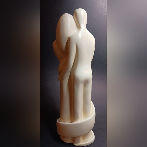 Mom, Dad and Child Figurine - Picture 4 of 5